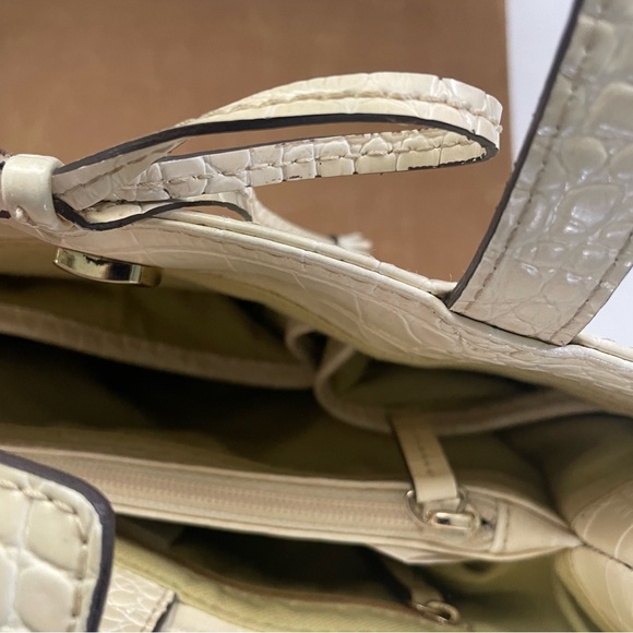 LIZ Claiborne, satchel hand bag FAUX ALLIGATOR LARGE CREAM short handles - Picture 11 of 16